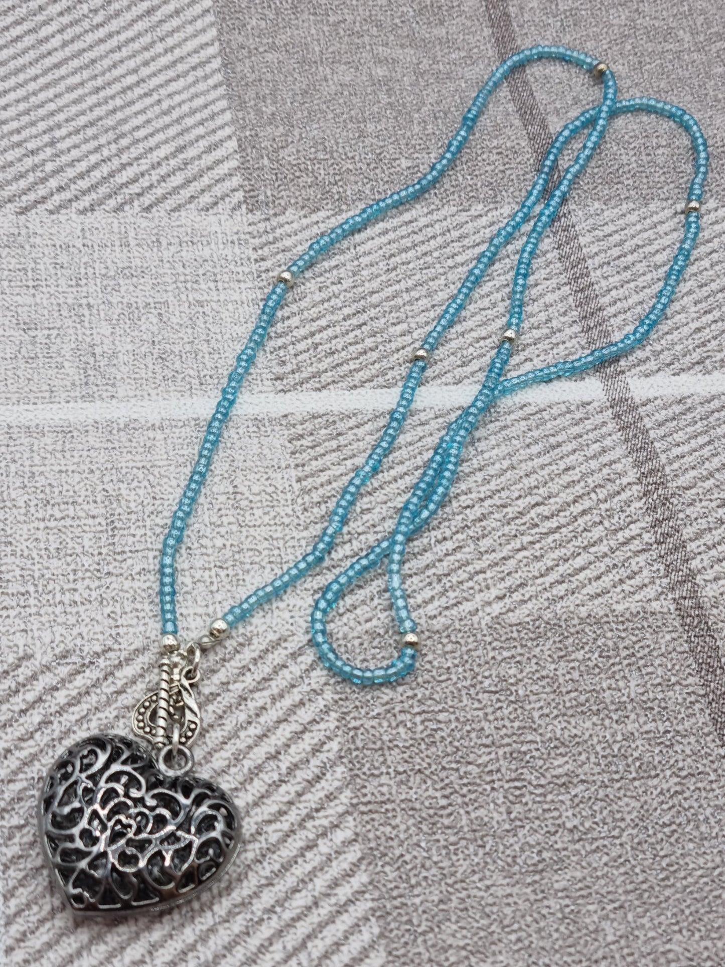 LARIOT STYLE SEED BEAD NECKLACE ( THREE COLOURS )