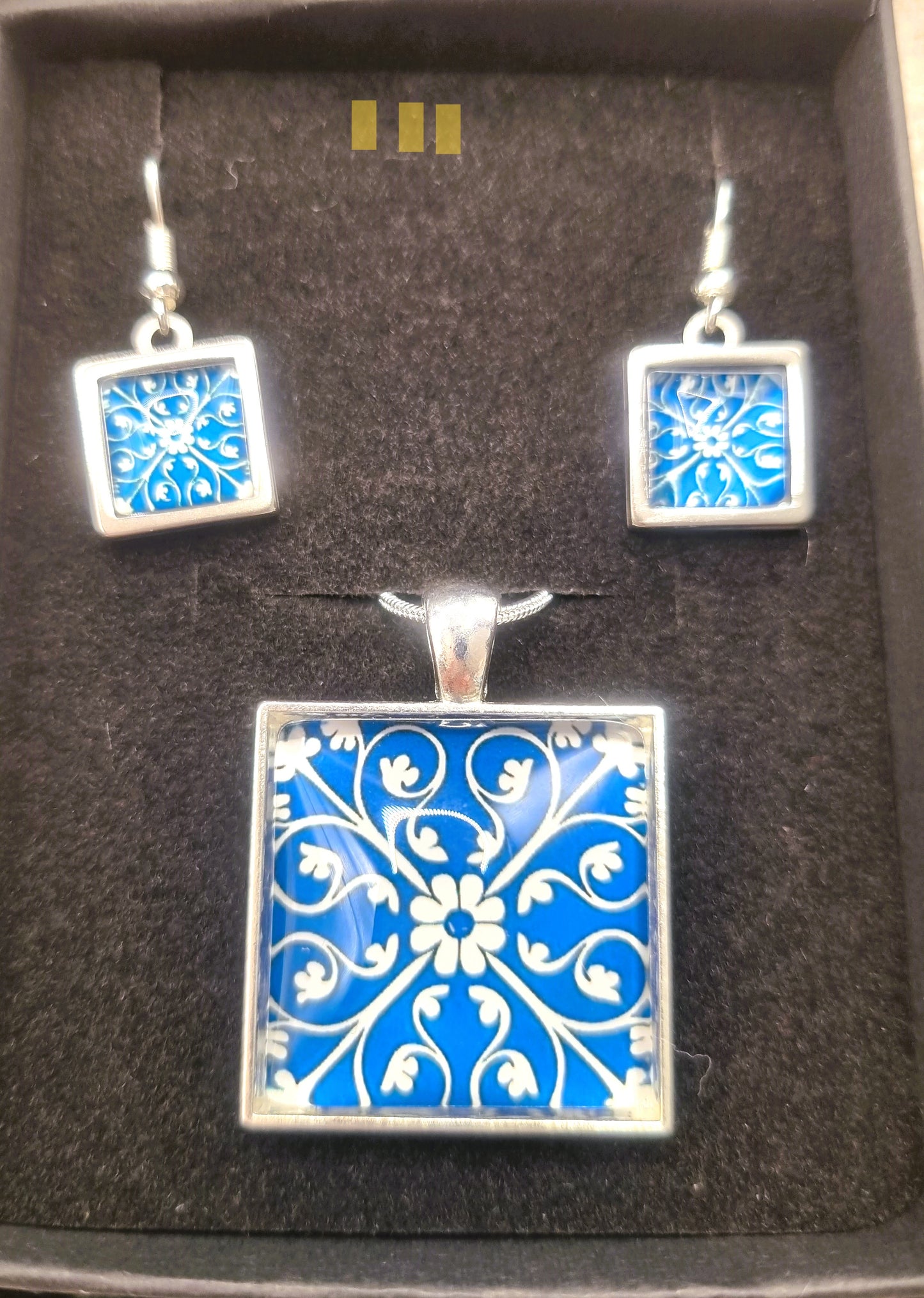 DELFT BLUE STYLE GLASS TILE PENDANT SET