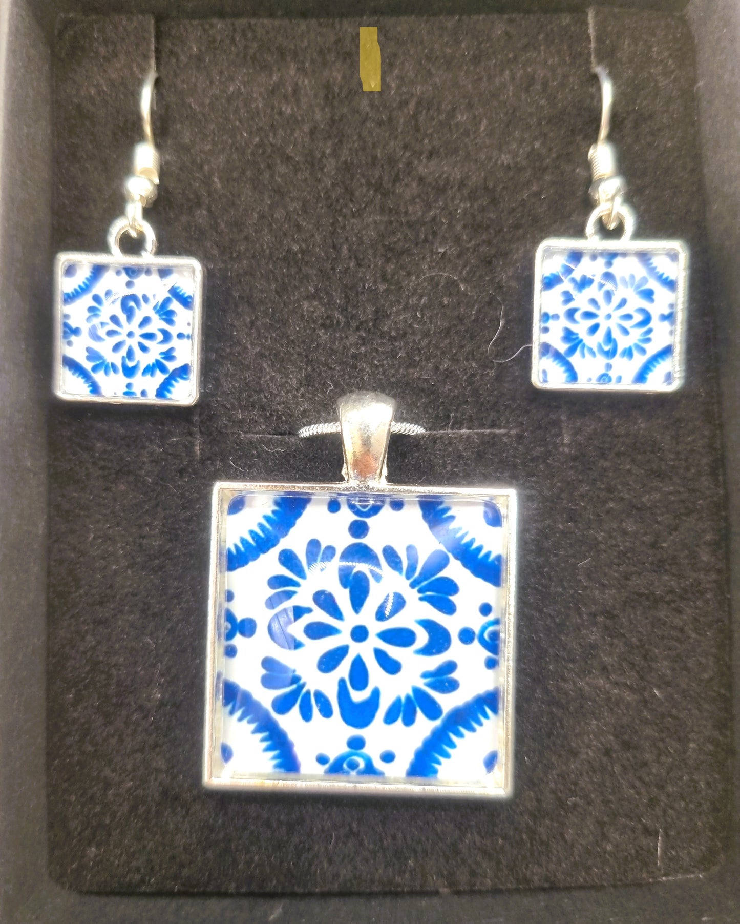 DELFT BLUE STYLE GLASS TILE PENDANT SET