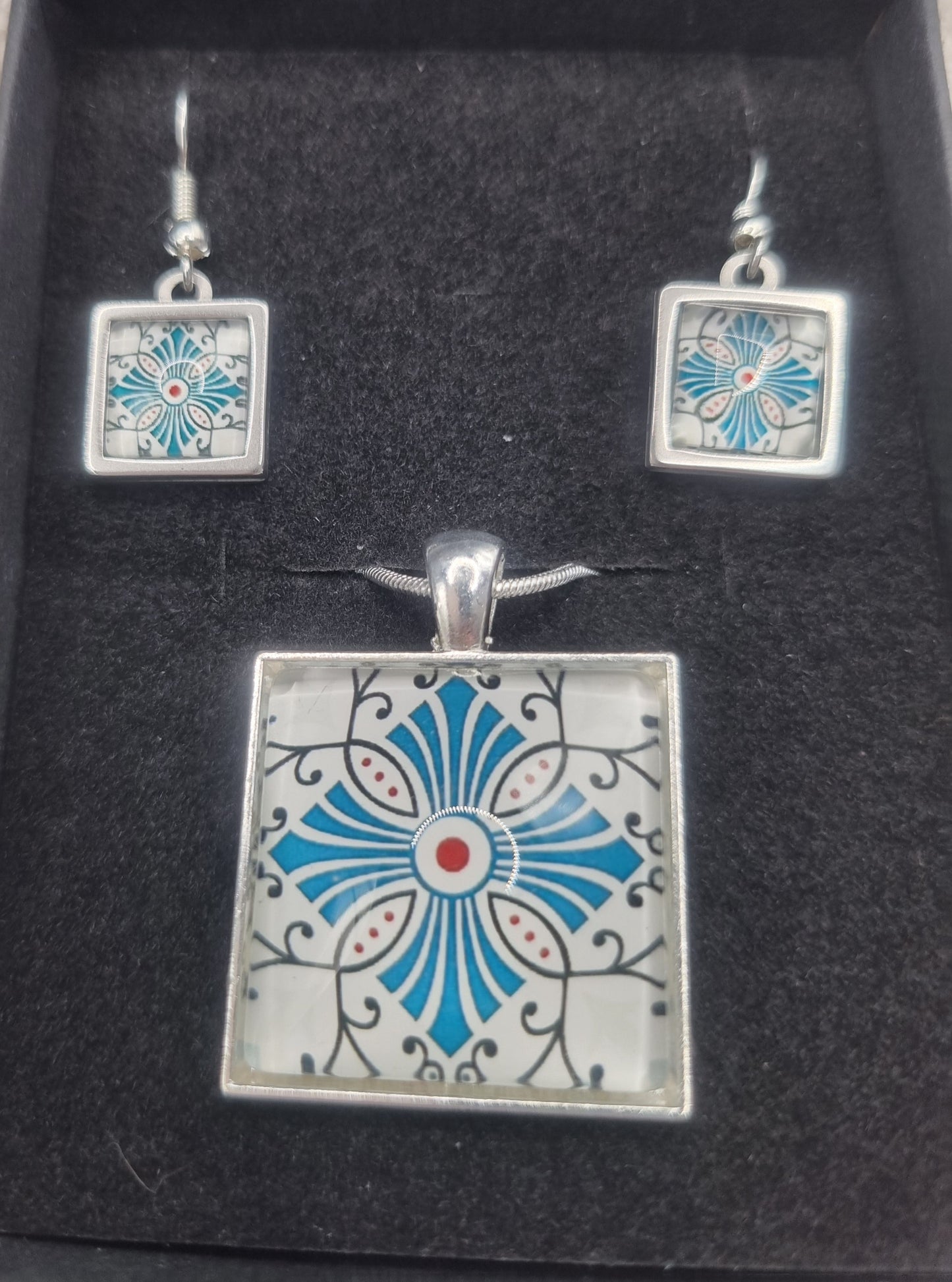 MOROCCAN TILE PENDANT & EARRINGS SET