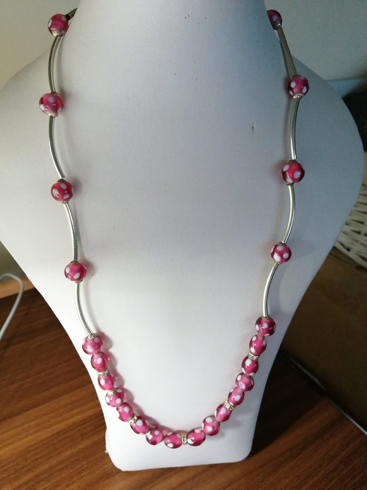 RED SPOTTED BEAD NECKLACE